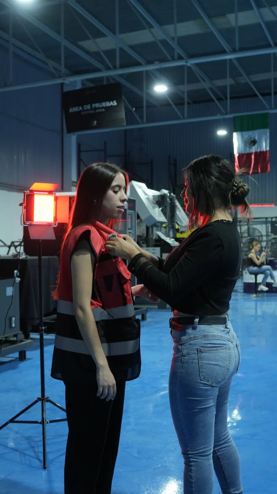 Último retoque al protagonista antes de grabar